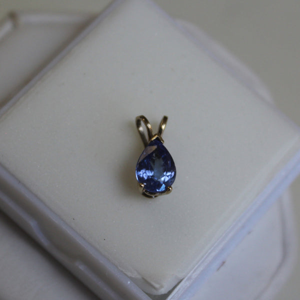 Tanzanite Pendant in 14 Kt. White Gold