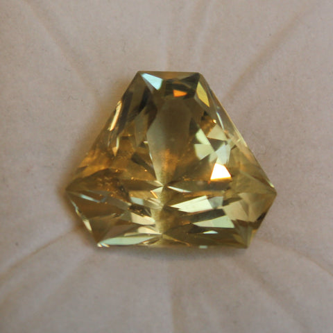 Bytownite  59.46 cts.  -  Hexagon